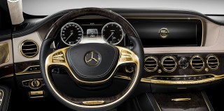 Позлатен Mercedes-Benz S63 AMG